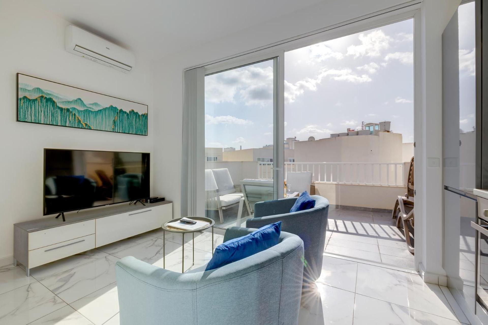 Charming 1br Penthouse In Gzira *
