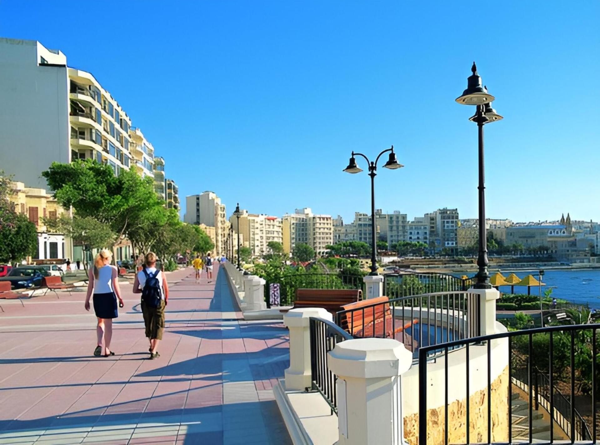 Charming 1br Penthouse In Gzira