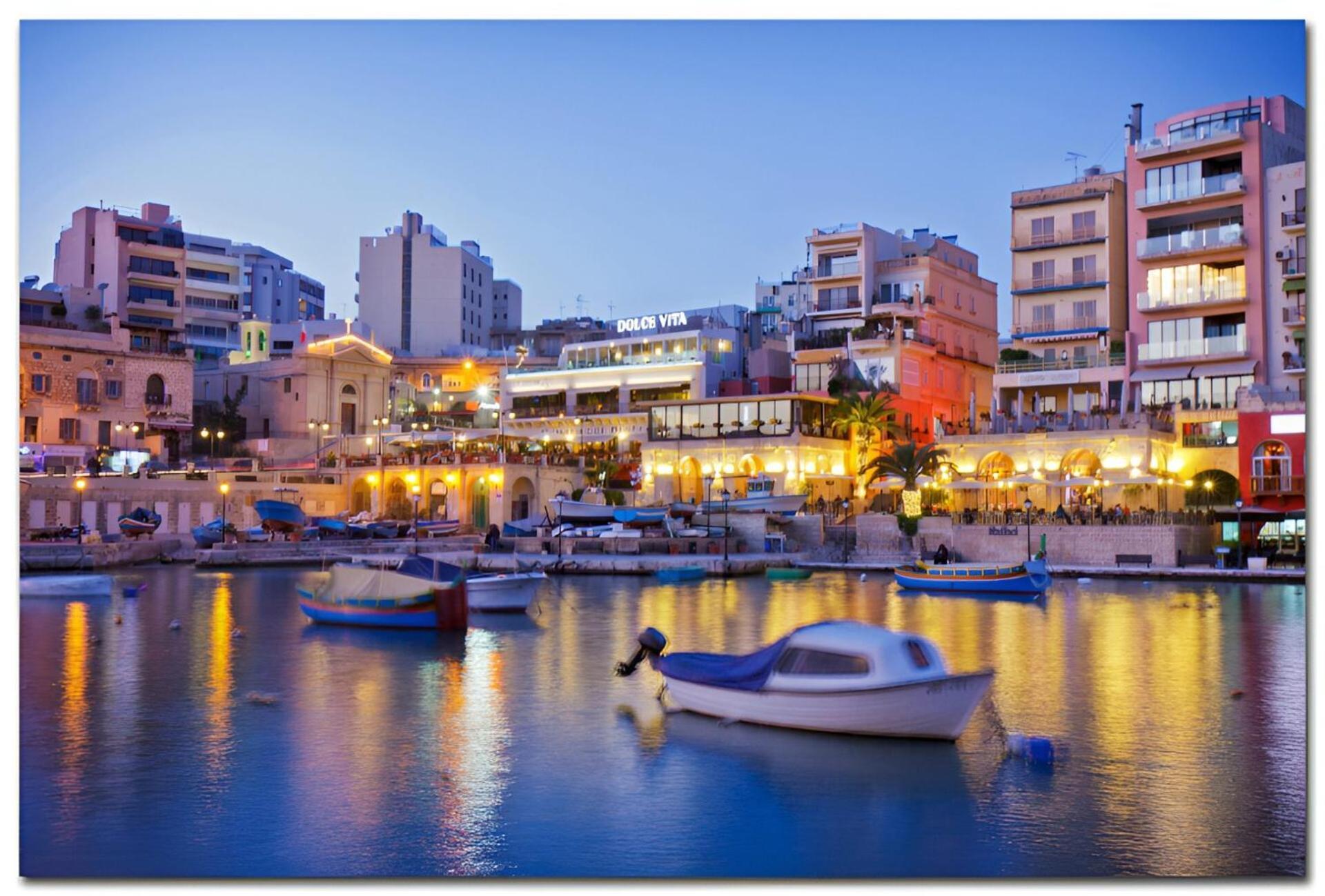 Charming 1br Penthouse In Gzira *